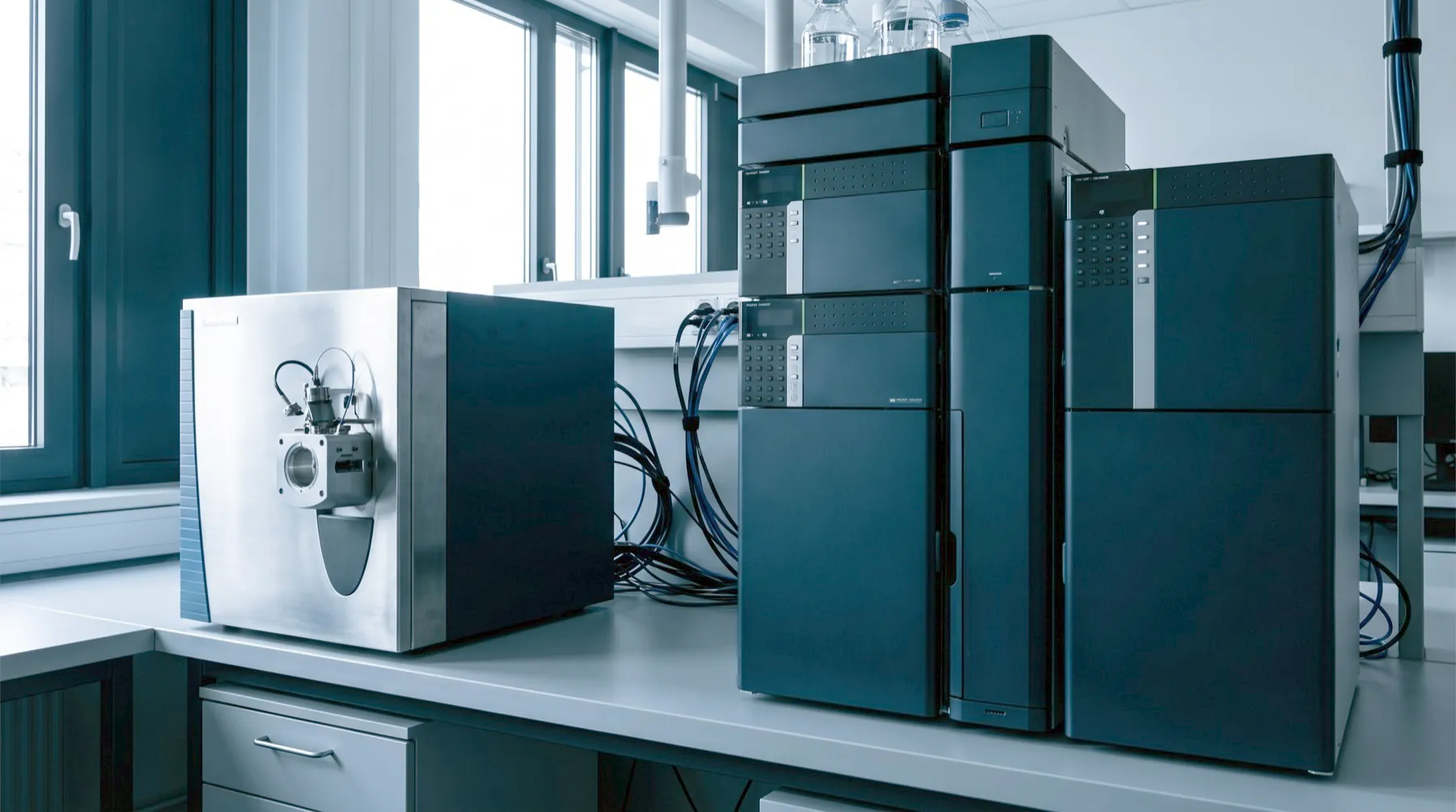 Analytical instrument in the laboratory